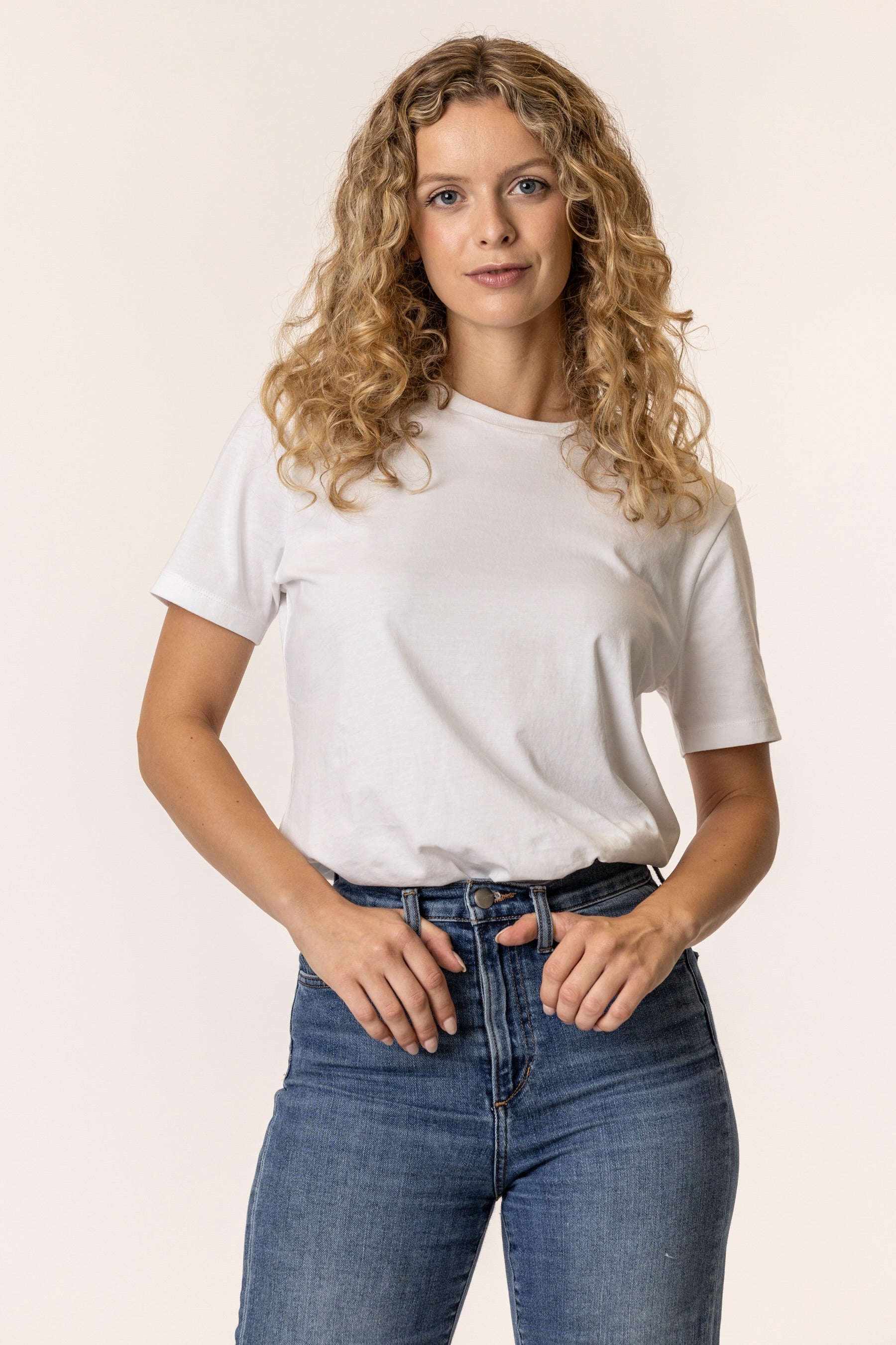 plain white t-shirt for women