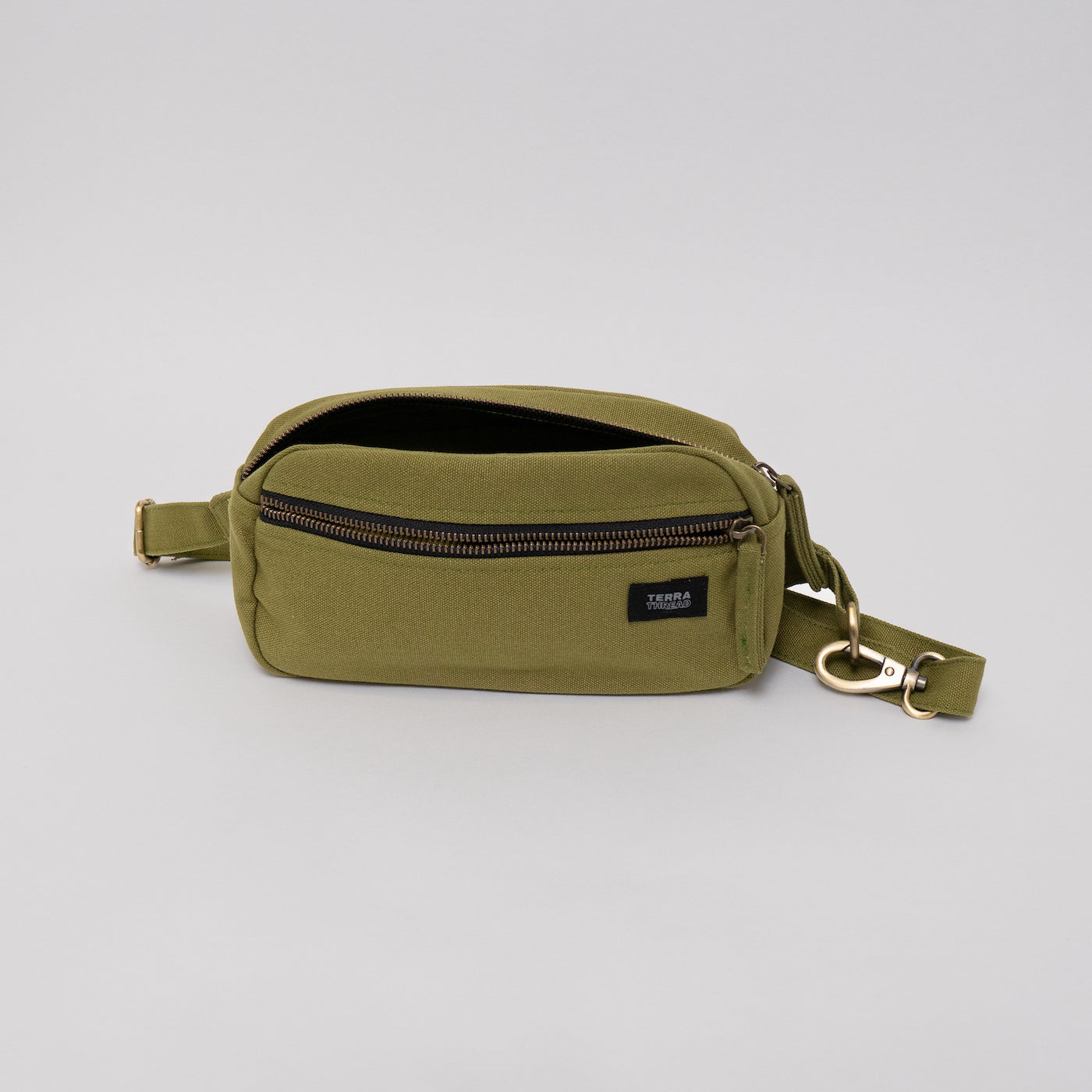 over the shoulder fanny packs mens