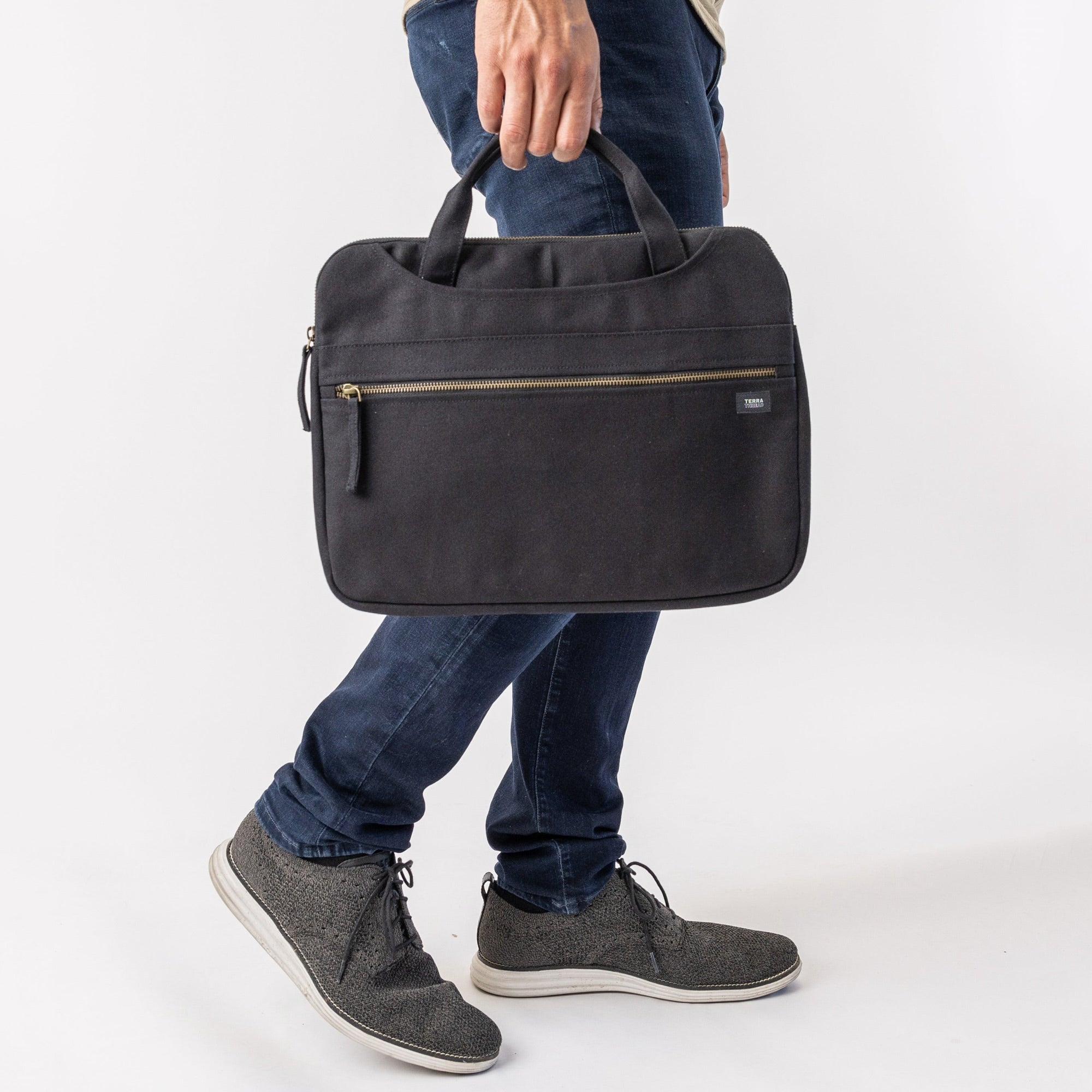 black laptop sleeve with handle