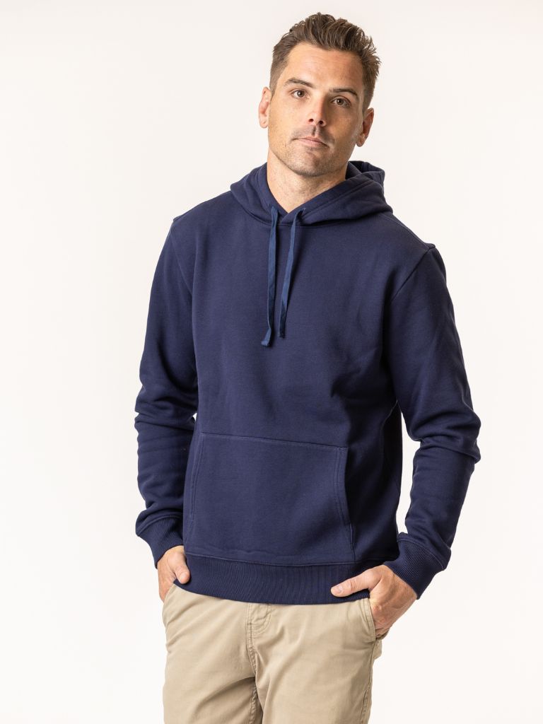 Man wearing a navy blue hoodie made of organic cotton