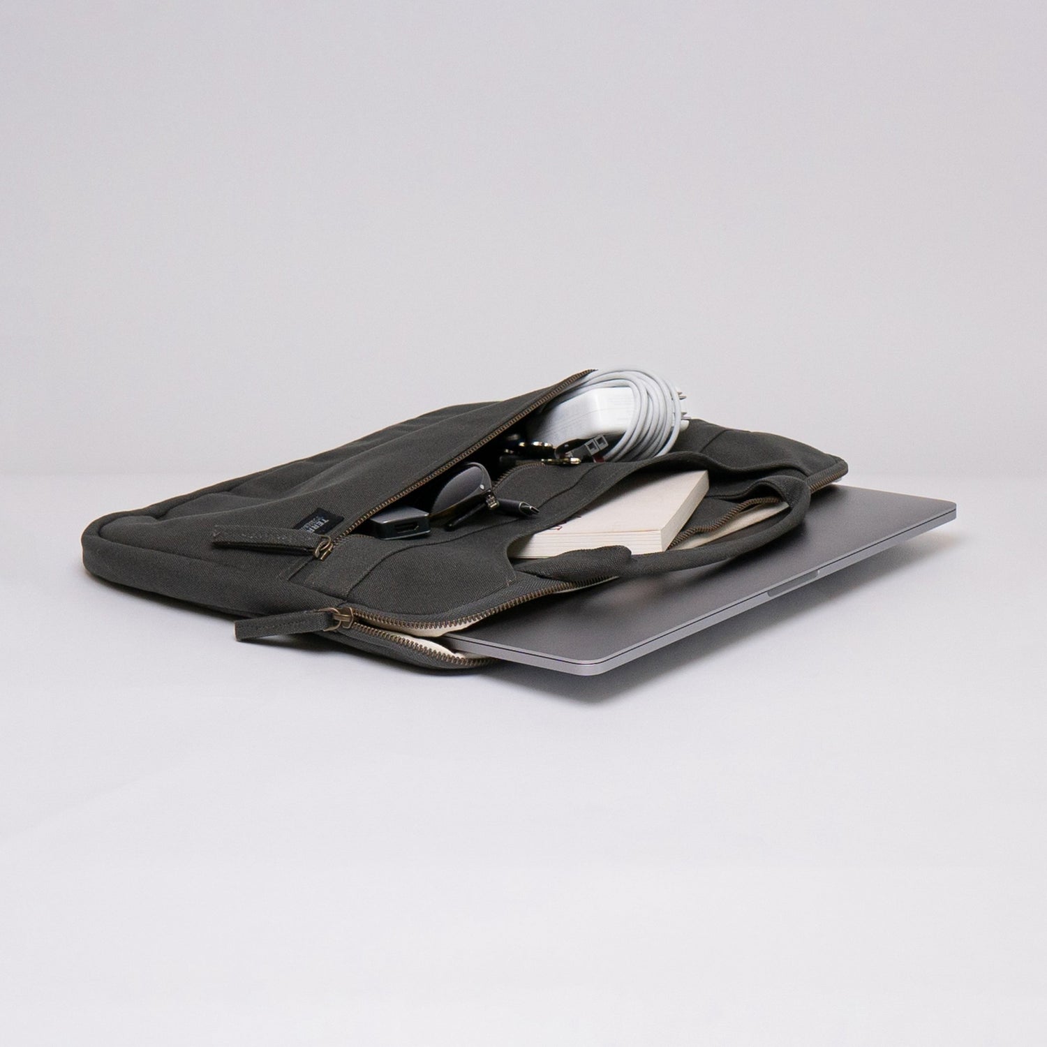 padded laptop sleeve with handle
