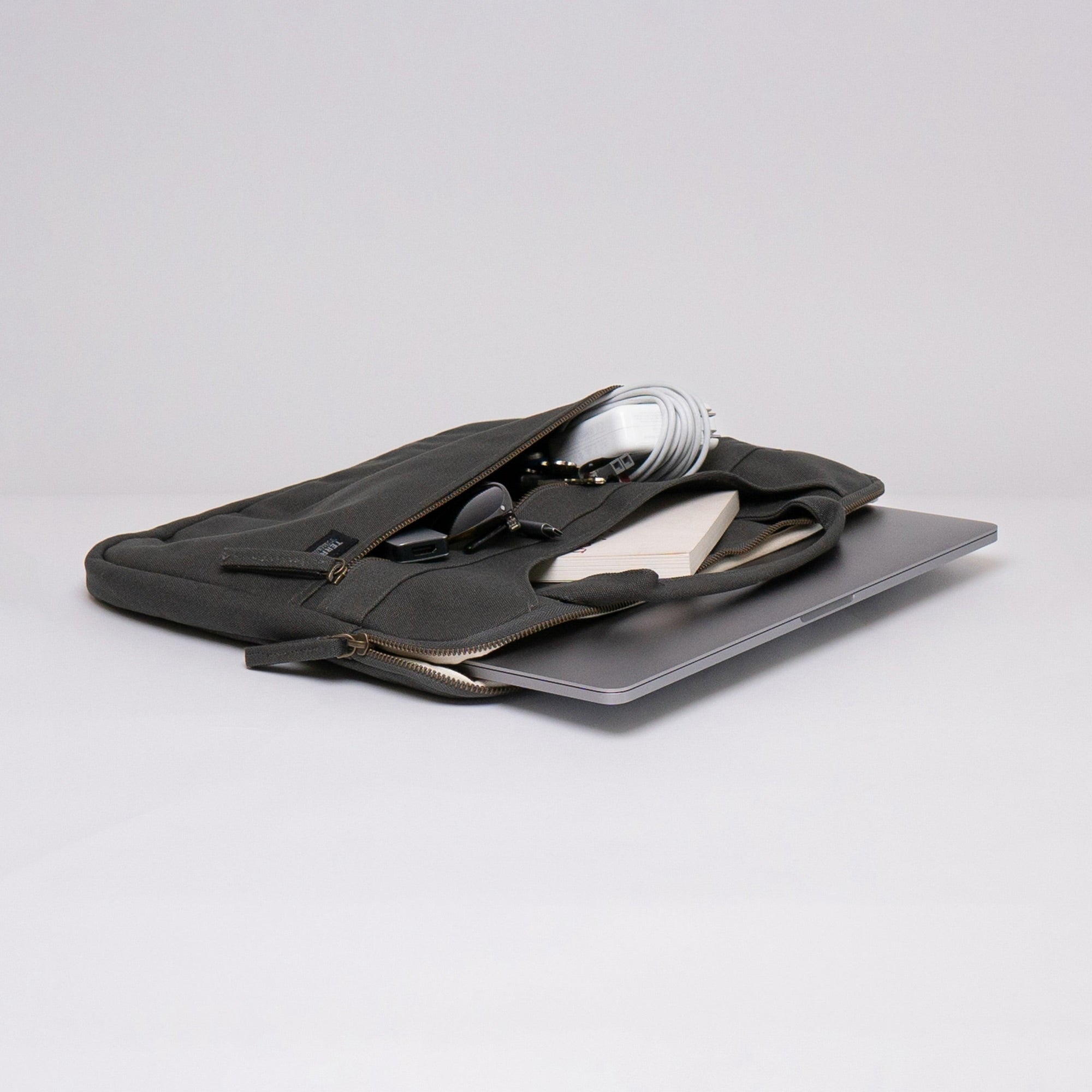 padded laptop sleeve with handle