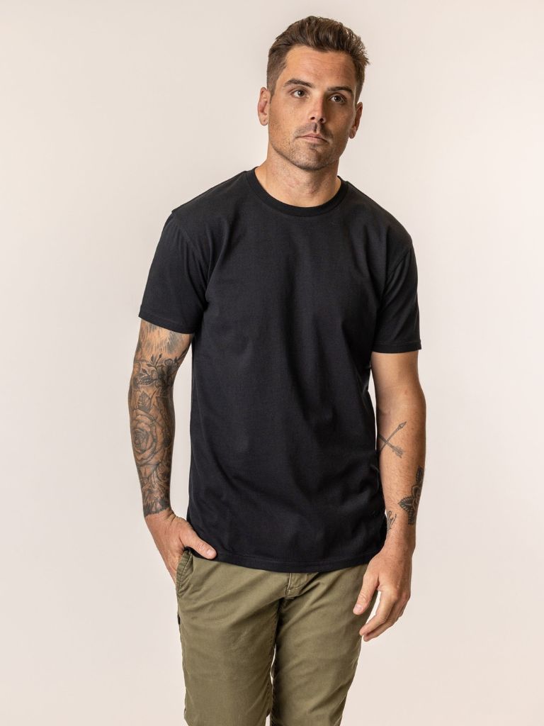 vottera_organic_cotton_tshirts_in_black_color