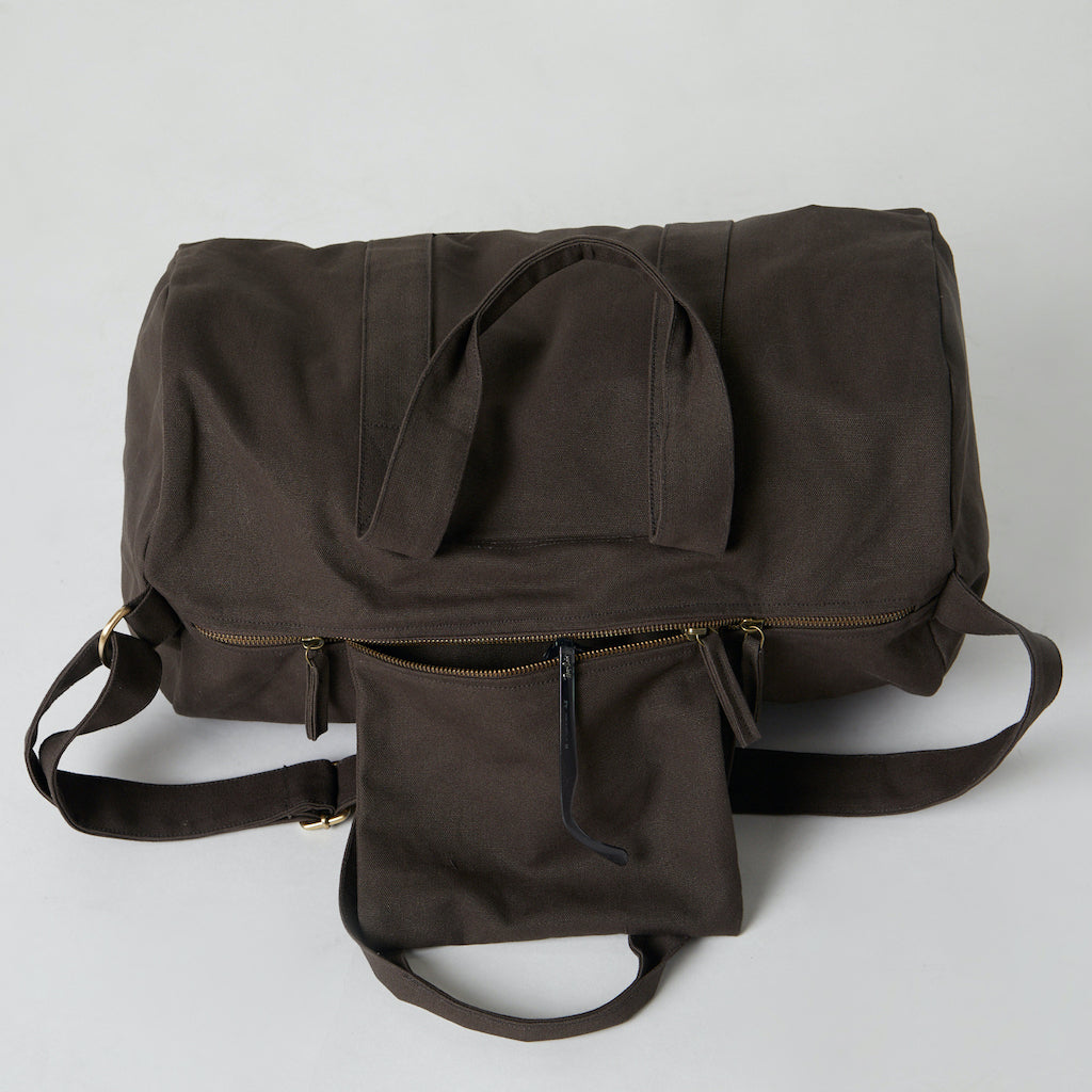 sustainable gym bag with pockets